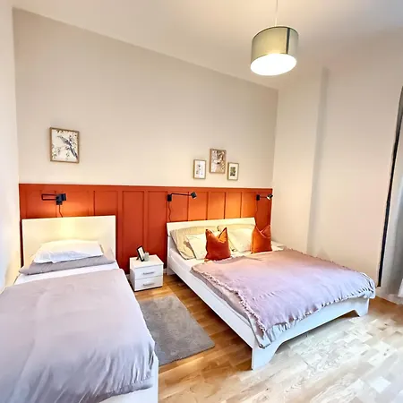 Modern In Wenceslas Square * براغ